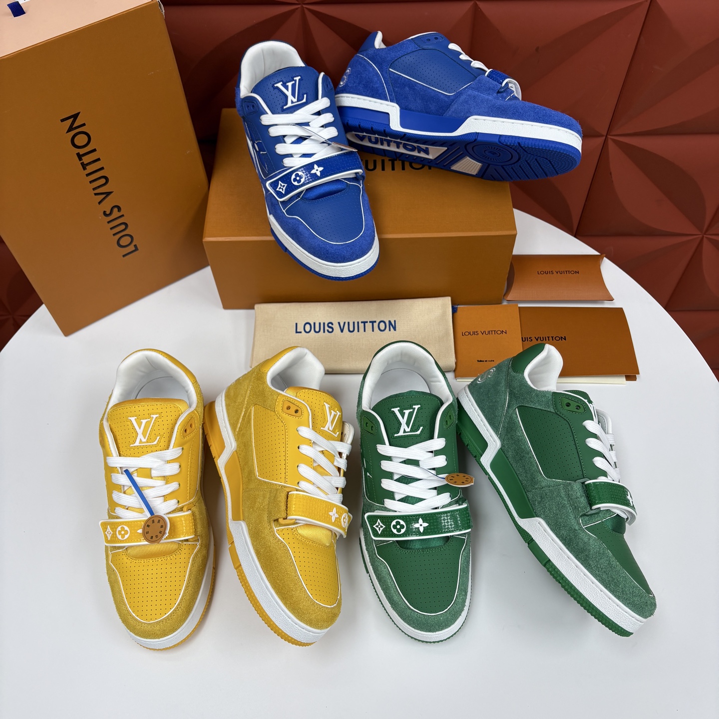 💋💍L家新品 TRAINER 魔术贴系列运动鞋 官方 11,100 本款L*V Trainer 运动鞋以牛皮 💋💍L家新品 TRAINER 魔术贴系列运动鞋 官方 11,100 本款L*V Trainer 运动鞋以牛皮