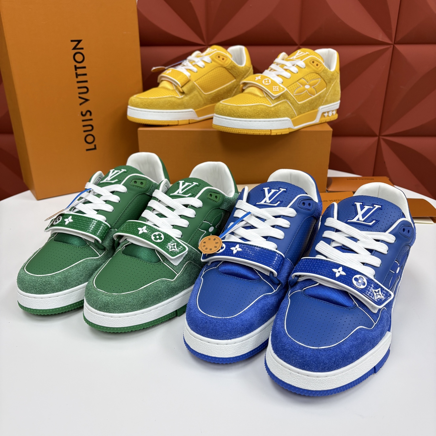 💋💍L家新品 TRAINER 魔术贴系列运动鞋 官方 11,100 本款L*V Trainer 运动鞋以牛皮 💋💍L家新品 TRAINER 魔术贴系列运动鞋 官方 11,100 本款L*V Trainer 运动鞋以牛皮
