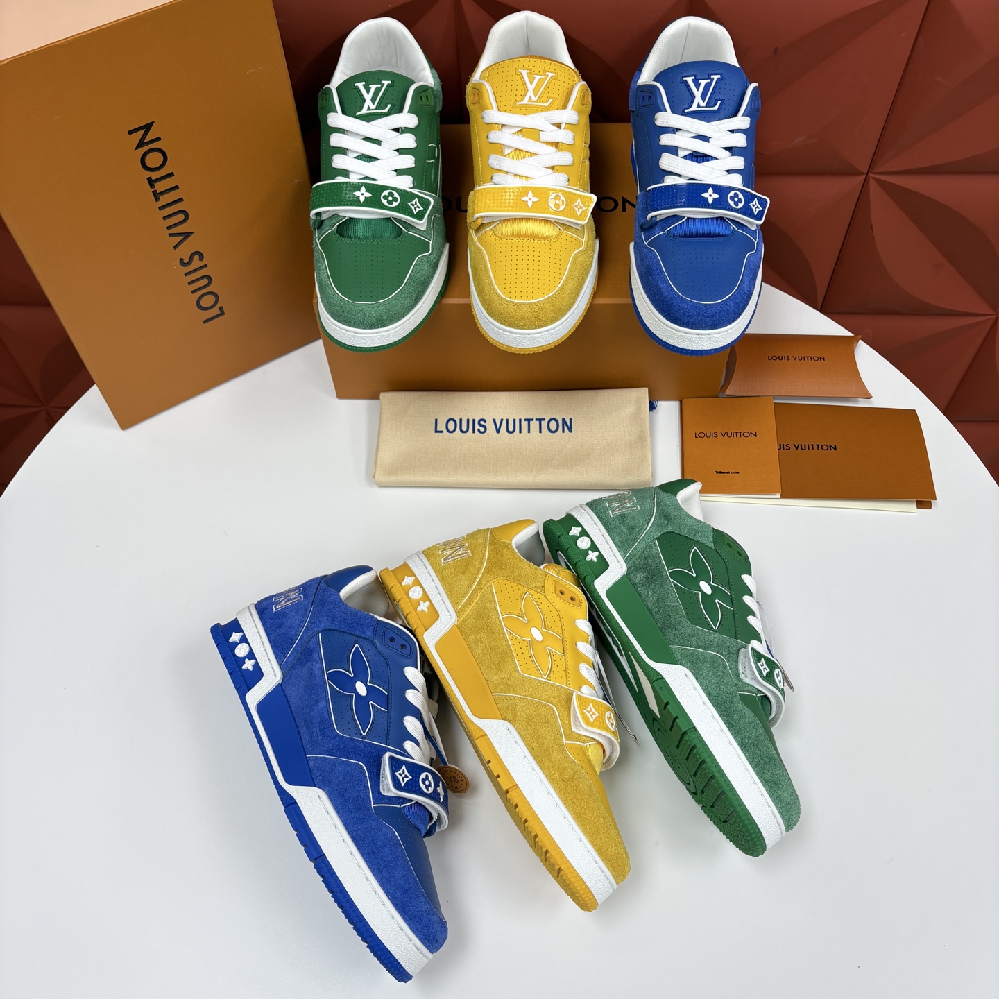 💋💍L家新品 TRAINER 魔术贴系列运动鞋 官方 11,100 本款L*V Trainer 运动鞋以牛皮 💋💍L家新品 TRAINER 魔术贴系列运动鞋 官方 11,100 本款L*V Trainer 运动鞋以牛皮