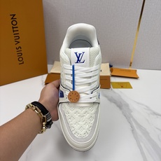 💋💍L家新品 L*V 路易~当季新品上架 TRAINER 系列运动鞋 官方 10,400 色彩狂想与复古 💋💍L家新品 L*V 路易~当季新品上架 TRAINER 系列运动鞋 官方 10,400 色彩狂想与复古