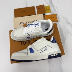 💋💍L家新品 L*V 路易~当季新品上架 TRAINER 系列运动鞋 官方 10,400 色彩狂想与复古 💋💍L家新品 L*V 路易~当季新品上架 TRAINER 系列运动鞋 官方 10,400 色彩狂想与复古