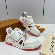 💋💍L家新品 L*V 路易~当季新品上架 TRAINER 系列运动鞋 官方 10,400 色彩狂想与复古 💋💍L家新品 L*V 路易~当季新品上架 TRAINER 系列运动鞋 官方 10,400 色彩狂想与复古