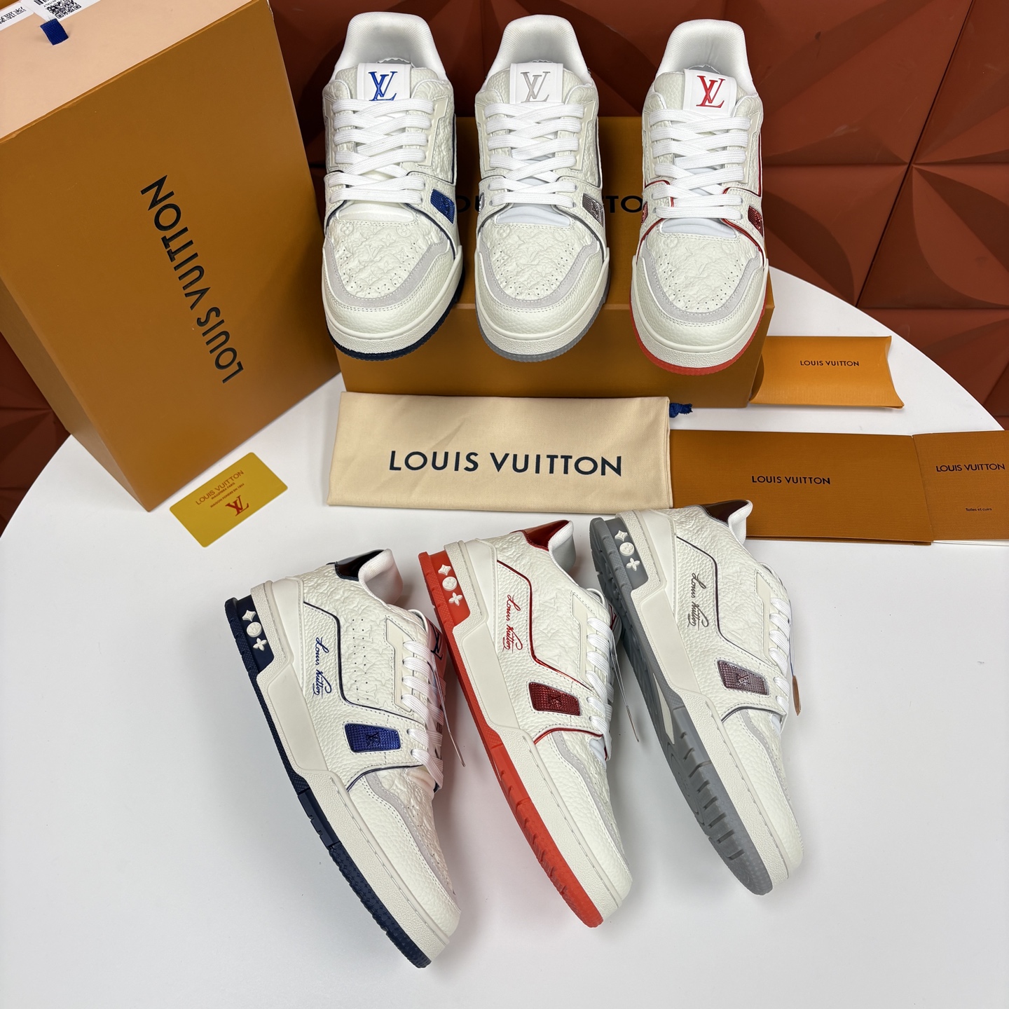 💋💍L家新品 L*V 路易~当季新品上架 TRAINER 系列运动鞋 官方 10,400 色彩狂想与复古 💋💍L家新品 L*V 路易~当季新品上架 TRAINER 系列运动鞋 官方 10,400 色彩狂想与复古