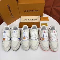 💋💍L家新品 L*V 路易~当季新品上架 TRAINER 系列运动鞋 官方 10,400 色彩狂想与复古 💋💍L家新品 L*V 路易~当季新品上架 TRAINER 系列运动鞋 官方 10,400 色彩狂想与复古