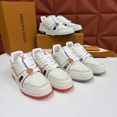 💋💍L家新品 L*V 路易~当季新品上架 TRAINER 系列运动鞋 官方 10,400 色彩狂想与复古 💋💍L家新品 L*V 路易~当季新品上架 TRAINER 系列运动鞋 官方 10,400 色彩狂想与复古