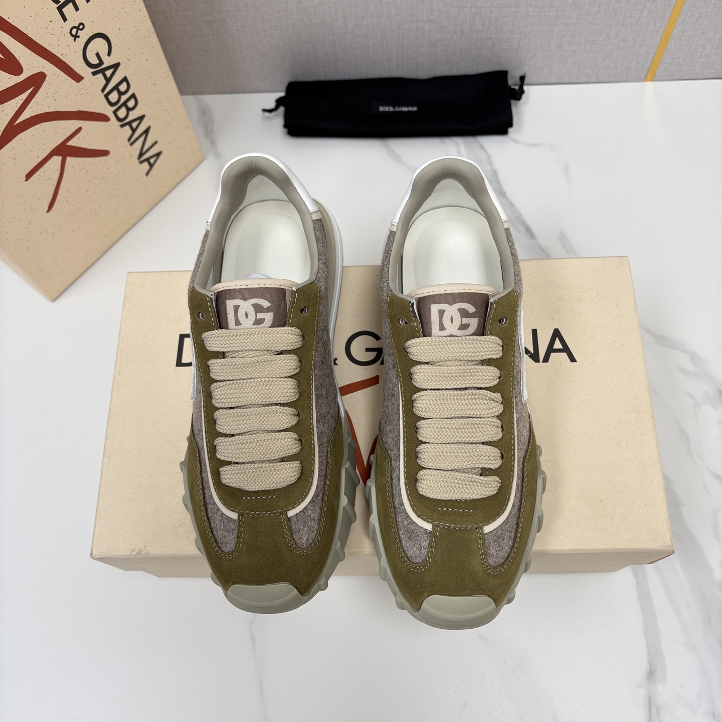 💋💍DG 家新品   Dolce &Gabban*  杜嘉～班纳  多材质拼接休闲运动阿甘鞋    运动与现代感兼具的运