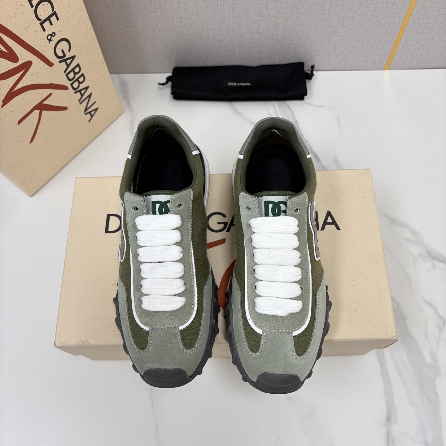 💋💍DG 家新品   Dolce &Gabban*  杜嘉～班纳  多材质拼接休闲运动阿甘鞋    运动与现代感兼具的运