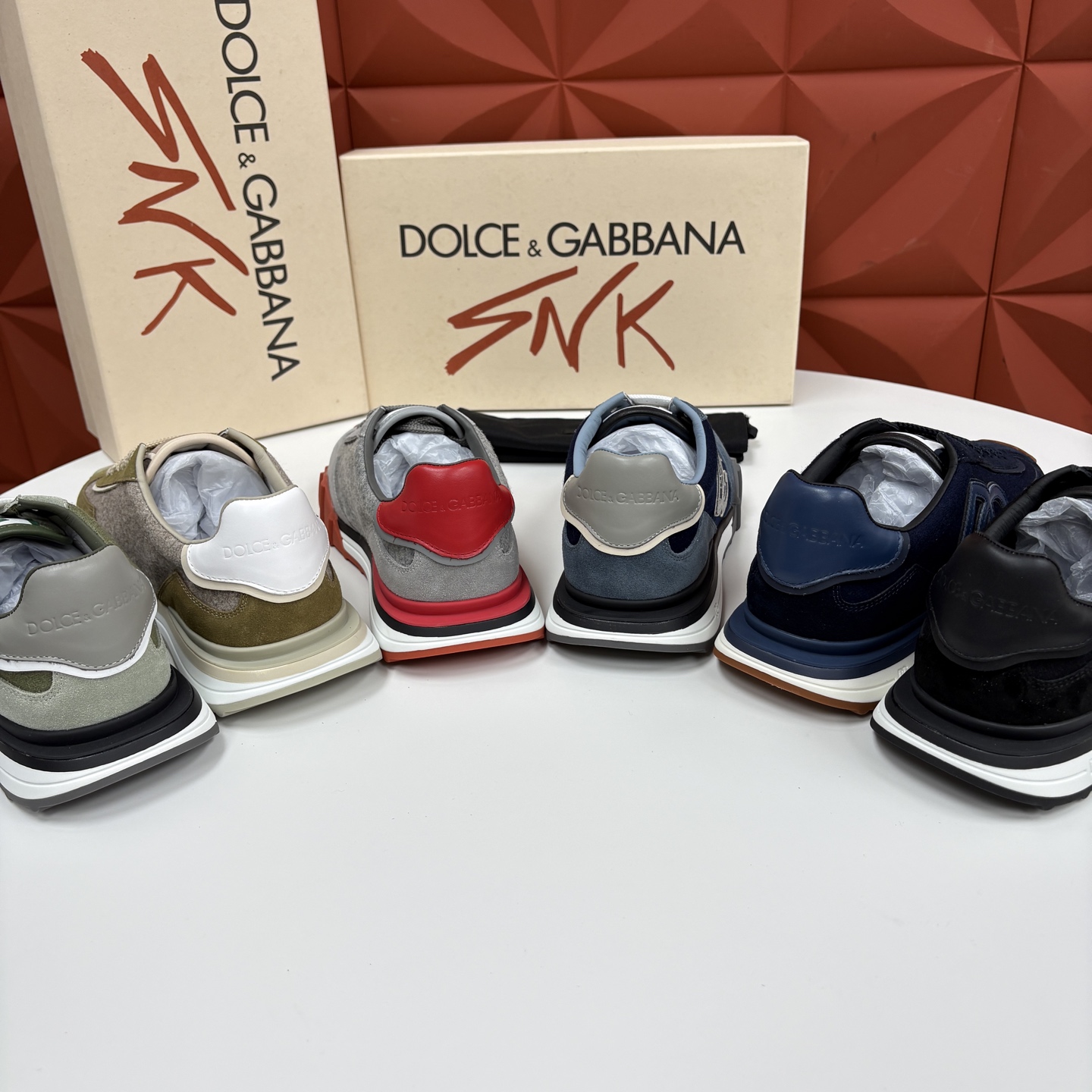 💋💍DG 家新品 Dolce &Gabban* 杜嘉~班纳 多材质拼接休闲运动阿甘鞋 运动与现代感兼具的运 💋💍DG 家新品 Dolce &Gabban* 杜嘉~班纳 多材质拼接休闲运动阿甘鞋 运动与现代感兼具的运