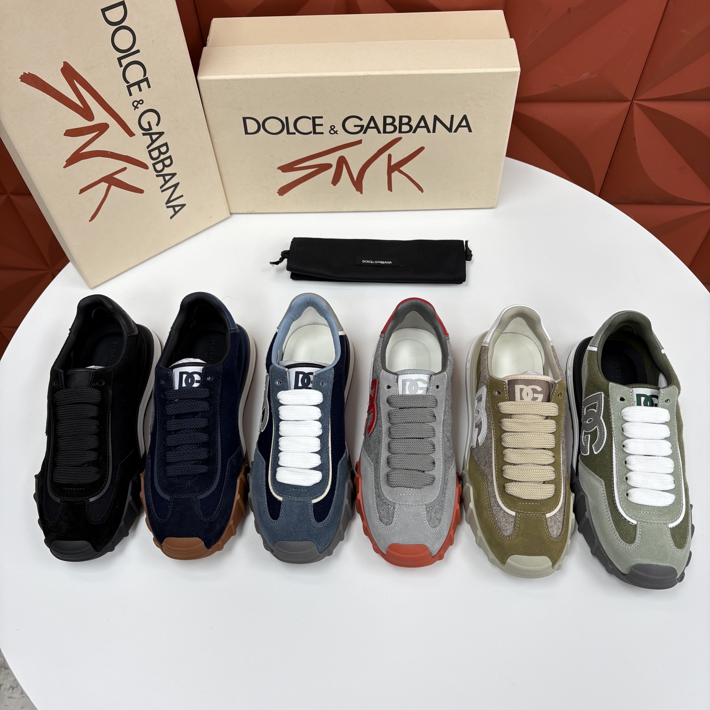 💋💍DG 家新品 Dolce &Gabban* 杜嘉~班纳 多材质拼接休闲运动阿甘鞋 运动与现代感兼具的运 💋💍DG 家新品 Dolce &Gabban* 杜嘉~班纳 多材质拼接休闲运动阿甘鞋 运动与现代感兼具的运