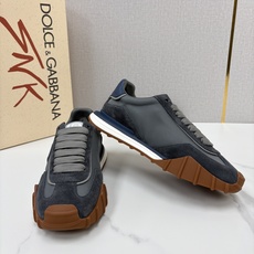 💋💍DG 家新品 Dolce &Gabban* 杜嘉~班纳 多材质拼接休闲运动阿甘鞋 运动与现代感兼具的运 💋💍DG 家新品 Dolce &Gabban* 杜嘉~班纳 多材质拼接休闲运动阿甘鞋 运动与现代感兼具的运