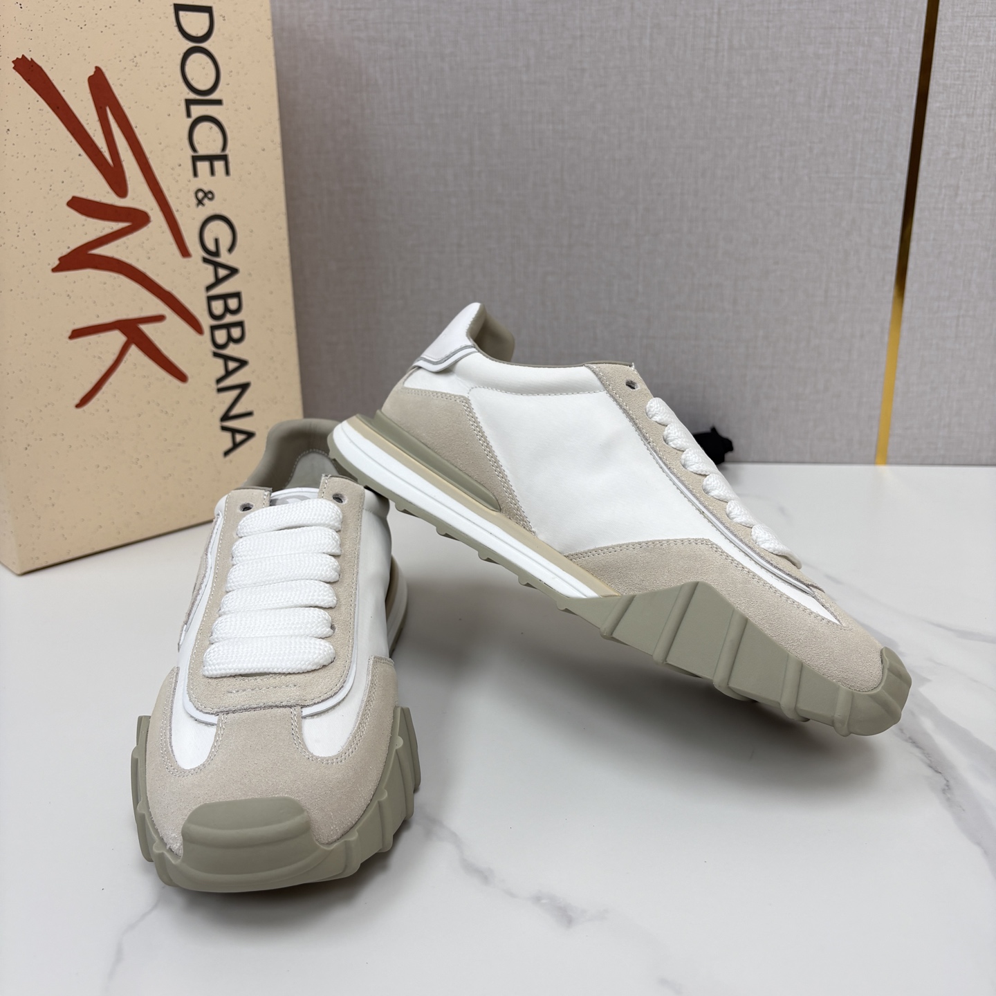 💋💍DG 家新品 Dolce &Gabban* 杜嘉~班纳 多材质拼接休闲运动阿甘鞋 运动与现代感兼具的运 💋💍DG 家新品 Dolce &Gabban* 杜嘉~班纳 多材质拼接休闲运动阿甘鞋 运动与现代感兼具的运