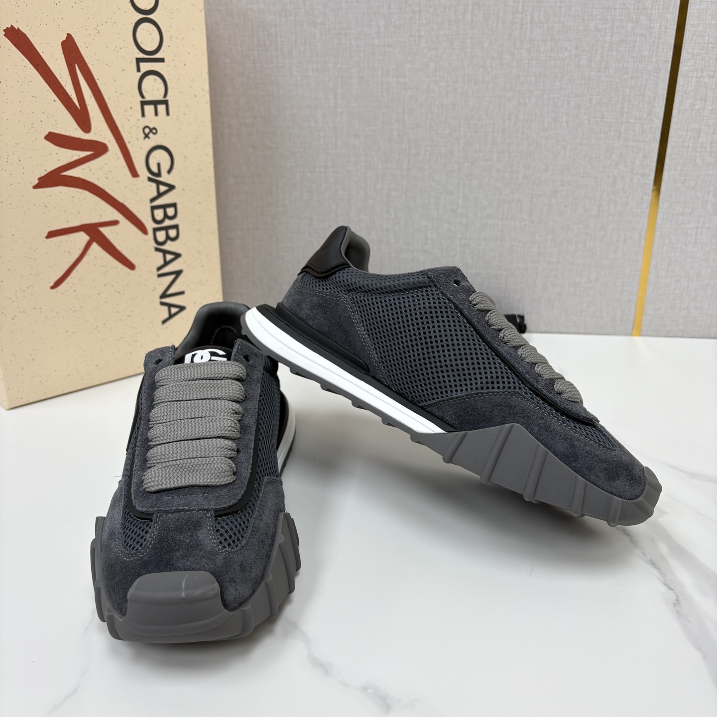 💋💍DG 家新品 Dolce &Gabban* 杜嘉~班纳 多材质拼接休闲运动阿甘鞋 运动与现代感兼具的运 💋💍DG 家新品 Dolce &Gabban* 杜嘉~班纳 多材质拼接休闲运动阿甘鞋 运动与现代感兼具的运