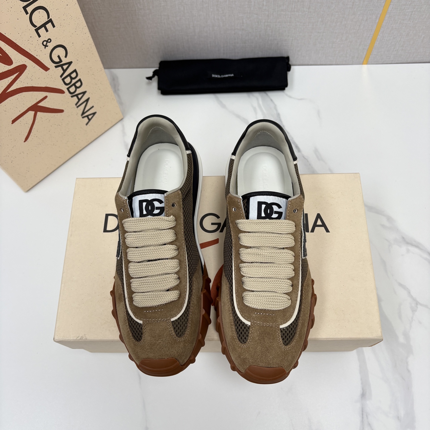 💋💍DG 家新品   Dolce &Gabban*  杜嘉～班纳  多材质拼接休闲运动阿甘鞋    运动与现代感兼具的运