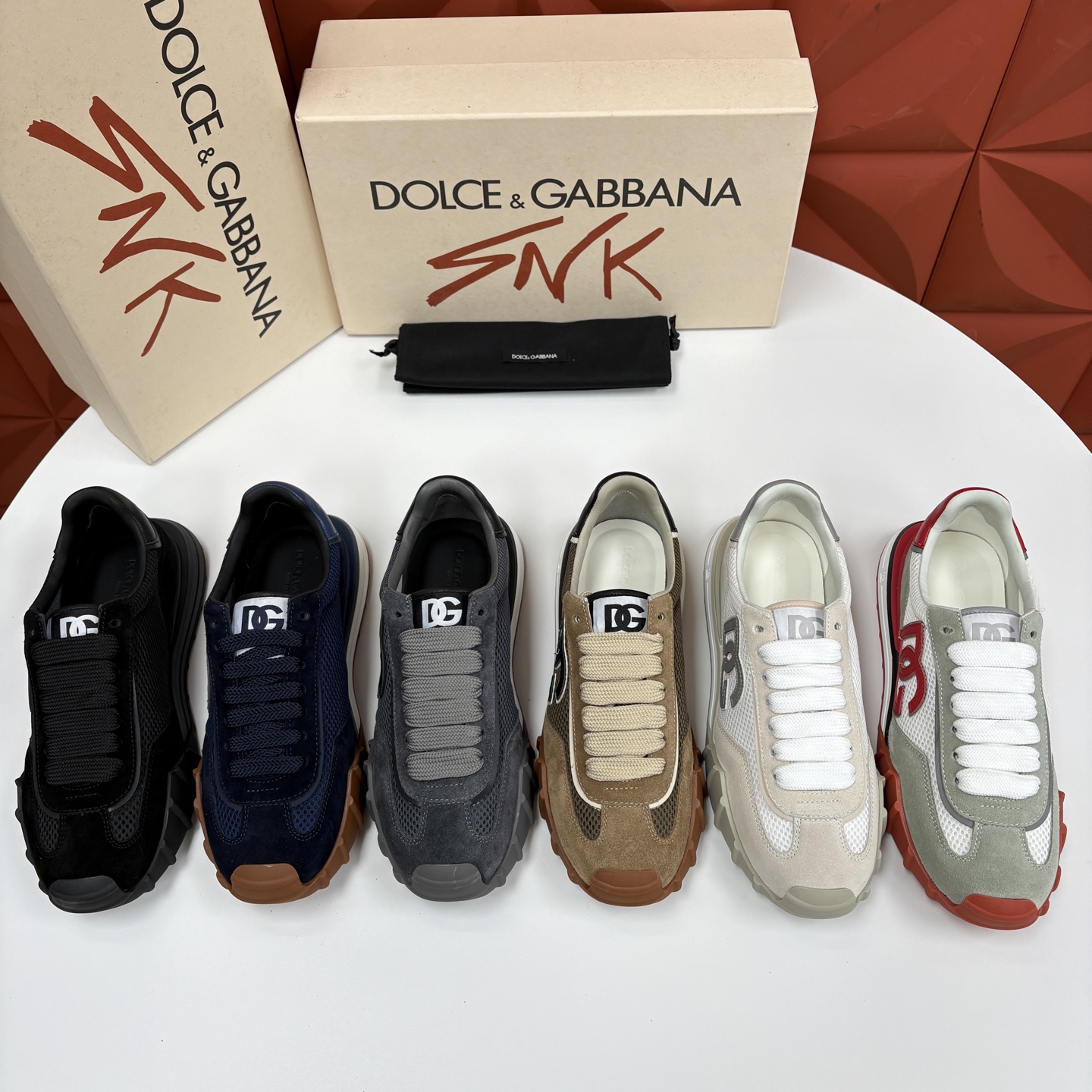 💋💍DG 家新品 Dolce &Gabban* 杜嘉~班纳 多材质拼接休闲运动阿甘鞋 运动与现代感兼具的运 💋💍DG 家新品 Dolce &Gabban* 杜嘉~班纳 多材质拼接休闲运动阿甘鞋 运动与现代感兼具的运