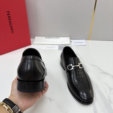 💋💍 SF 菲拉** 专柜同步新款 男士便鞋 可休闲可正装莫卡辛乐福皮鞋 经典造型体现正装时髦魅力,全新设计的比例更显 💋💍 SF 菲拉** 专柜同步新款 男士便鞋 可休闲可正装莫卡辛乐福皮鞋 经典造型体现正装时髦魅力,全新设计的比例更显