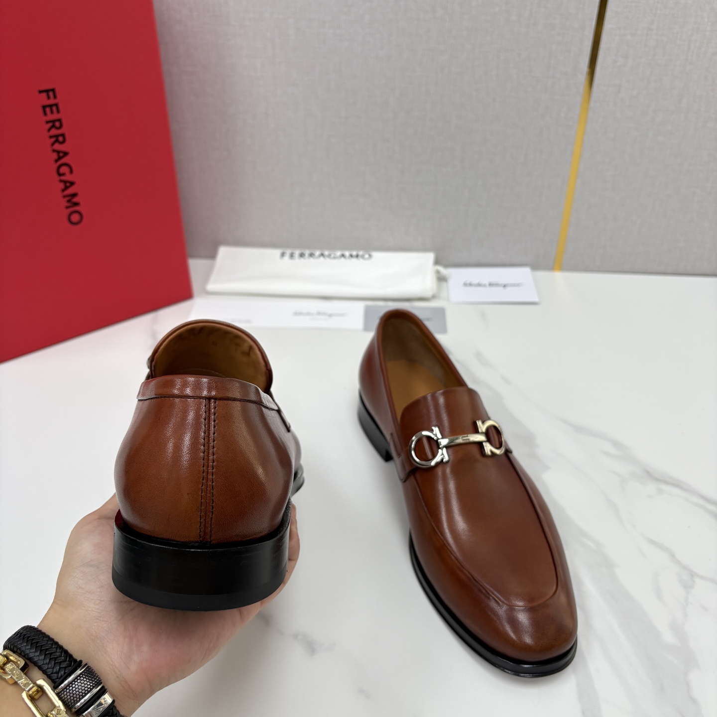 💋💍 SF 菲拉** 专柜同步新款 男士便鞋 可休闲可正装莫卡辛乐福皮鞋 经典造型体现正装时髦魅力,全新设计的比例更显 💋💍 SF 菲拉** 专柜同步新款 男士便鞋 可休闲可正装莫卡辛乐福皮鞋 经典造型体现正装时髦魅力,全新设计的比例更显