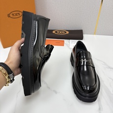 💋💍 TOD*S 托德-斯 新品皮革厚底乐福鞋 官方 6.300 本款乐福鞋以雅致的开边珠亮皮革/进口Nap 💋💍 TOD*S 托德-斯 新品皮革厚底乐福鞋 官方 6.300 本款乐福鞋以雅致的开边珠亮皮革/进口Nap