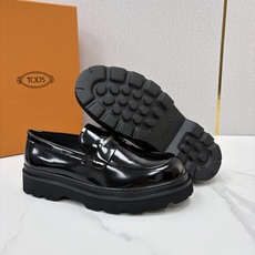 💋💍 TOD*S 托德-斯 新品皮革厚底乐福鞋 官方 6.300 本款乐福鞋以雅致的开边珠亮皮革/进口Nap 💋💍 TOD*S 托德-斯 新品皮革厚底乐福鞋 官方 6.300 本款乐福鞋以雅致的开边珠亮皮革/进口Nap