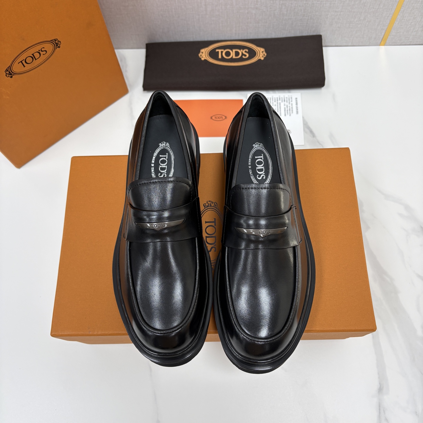💋💍 TOD*S  托德-斯  新品皮革厚底乐福鞋  官方   6.300  本款乐福鞋以雅致的开边珠亮皮革/进口Nap
