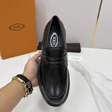 💋💍 TOD*S 托德-斯 新品皮革厚底乐福鞋 官方 6.300 本款乐福鞋以雅致的开边珠亮皮革/进口Nap 💋💍 TOD*S 托德-斯 新品皮革厚底乐福鞋 官方 6.300 本款乐福鞋以雅致的开边珠亮皮革/进口Nap