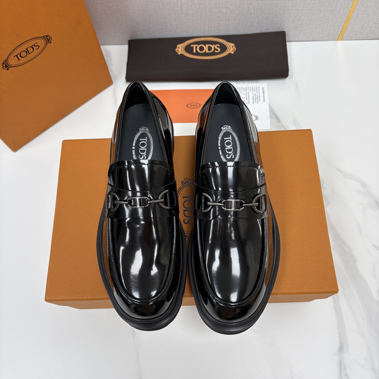 💋💍 TOD*S  托德-斯  新品皮革厚底乐福鞋  官方   6.300  本款乐福鞋以雅致的开边珠亮皮革/进口Nap