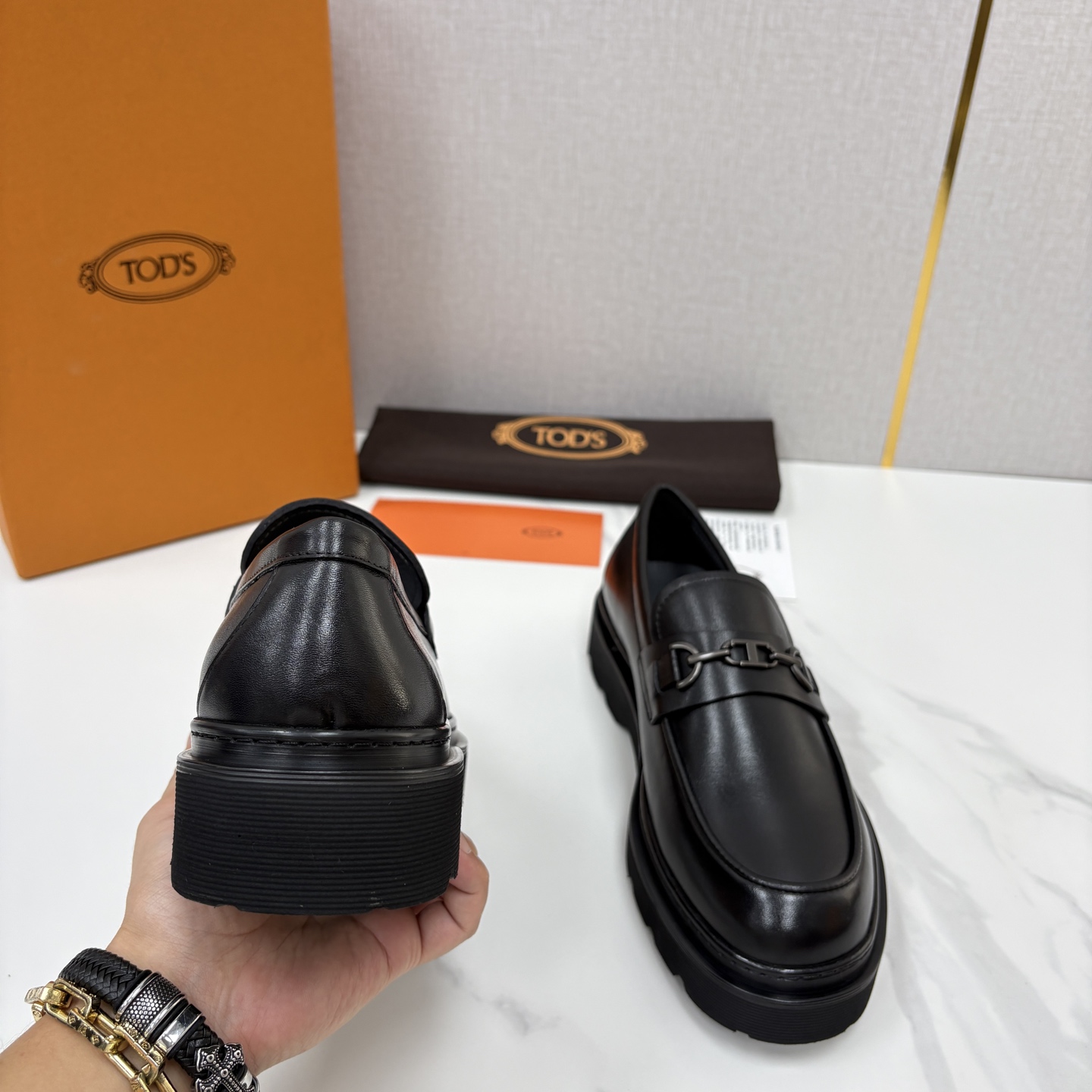 💋💍 TOD*S  托德-斯  新品皮革厚底乐福鞋  官方   6.300  本款乐福鞋以雅致的开边珠亮皮革/进口Nap
