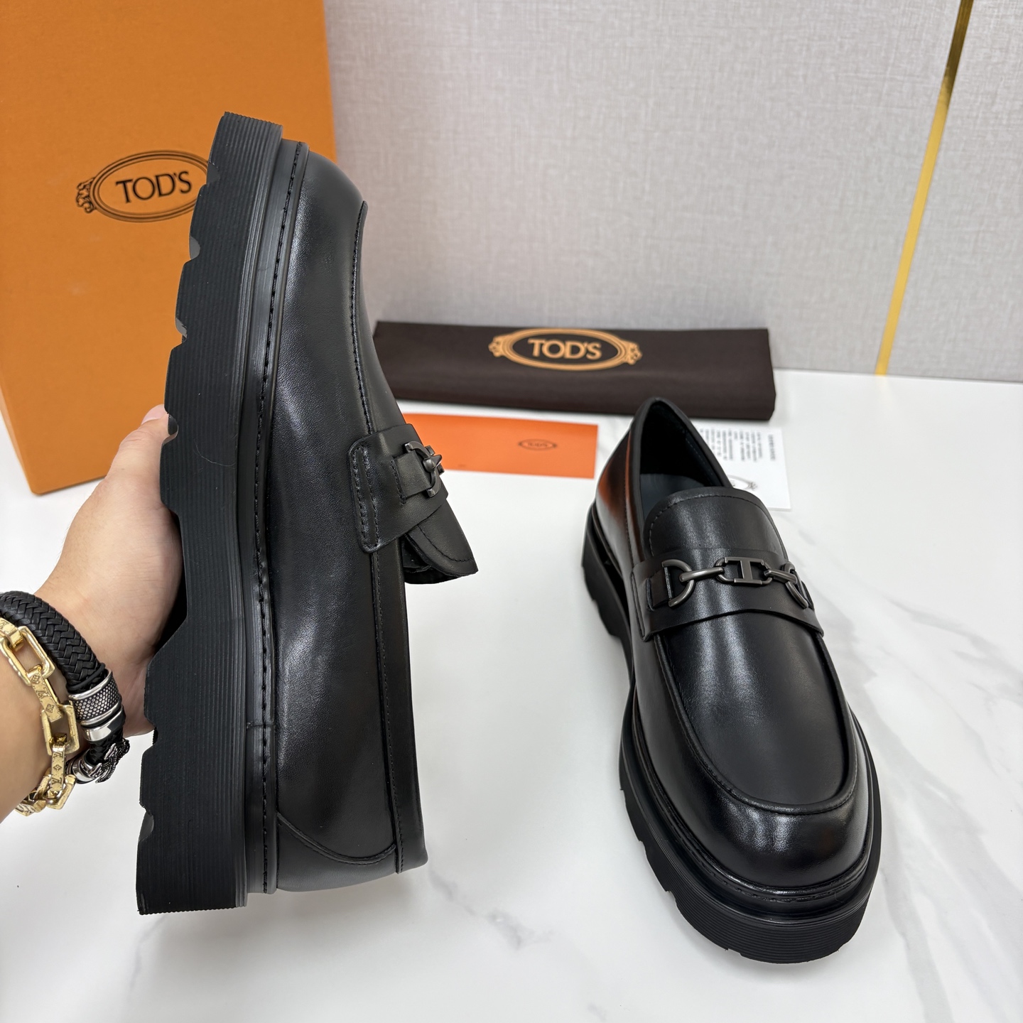 💋💍 TOD*S  托德-斯  新品皮革厚底乐福鞋  官方   6.300  本款乐福鞋以雅致的开边珠亮皮革/进口Nap