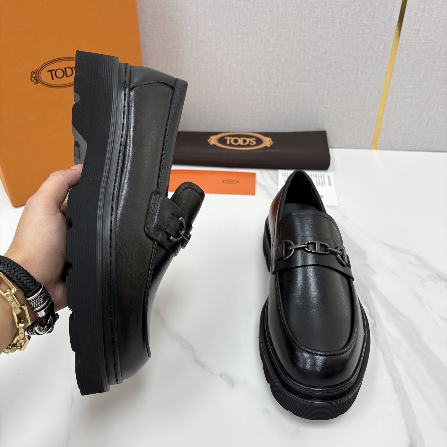💋💍 TOD*S  托德-斯  新品皮革厚底乐福鞋  官方   6.300  本款乐福鞋以雅致的开边珠亮皮革/进口Nap
