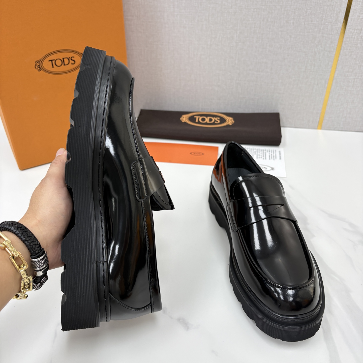 💋💍 TOD*S  托德-斯  新品皮革厚底乐福鞋  官方   6.300  本款乐福鞋以雅致的开边珠亮皮革/进口Nap