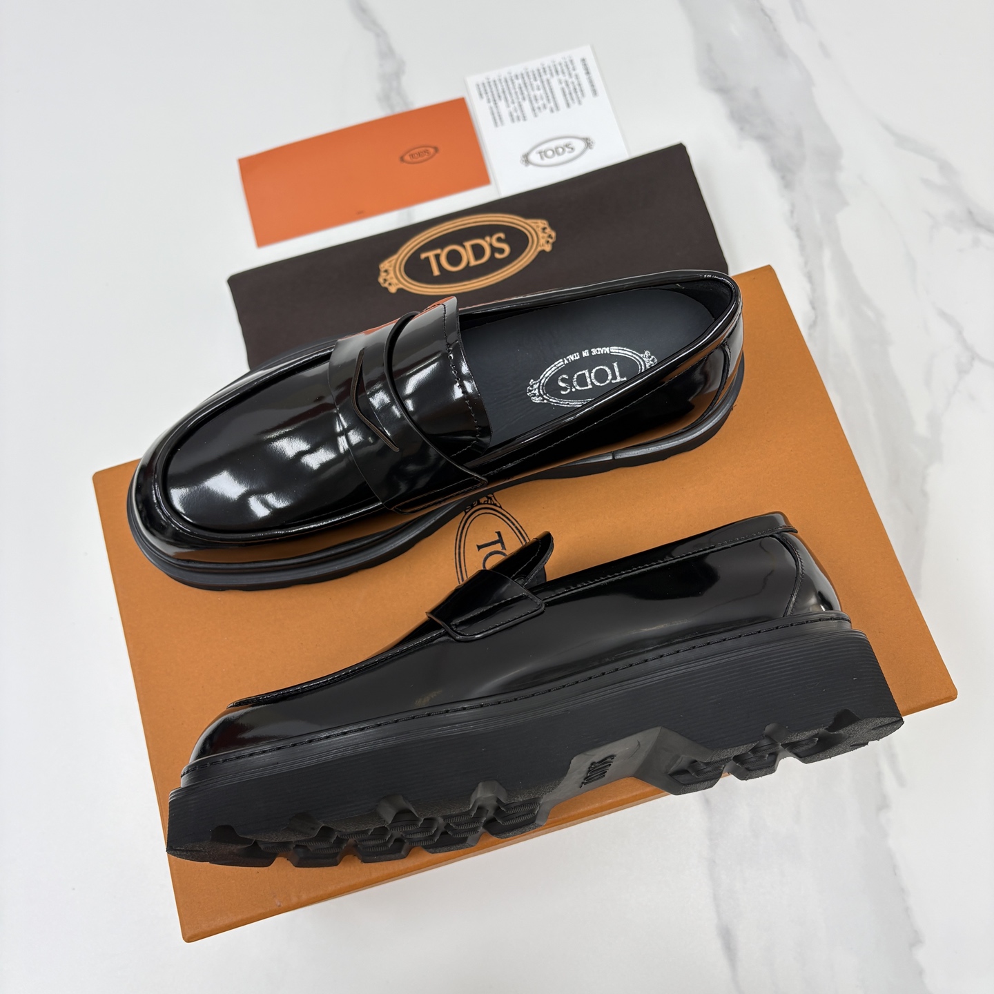 💋💍 TOD*S  托德-斯  新品皮革厚底乐福鞋  官方   6.300  本款乐福鞋以雅致的开边珠亮皮革/进口Nap