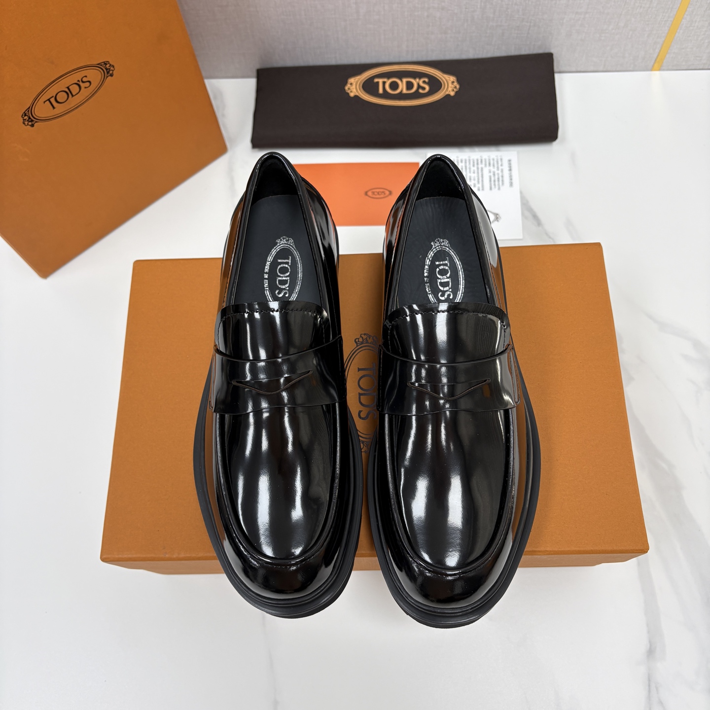 💋💍 TOD*S  托德-斯  新品皮革厚底乐福鞋  官方   6.300  本款乐福鞋以雅致的开边珠亮皮革/进口Nap