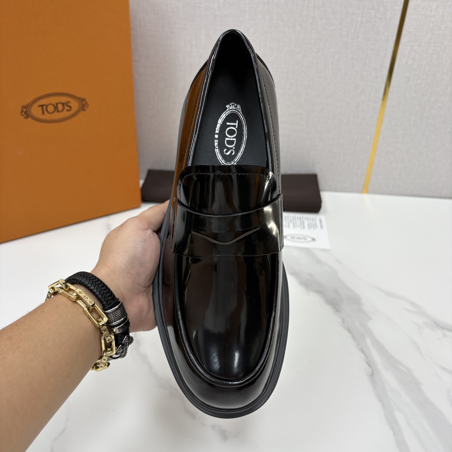 💋💍 TOD*S  托德-斯  新品皮革厚底乐福鞋  官方   6.300  本款乐福鞋以雅致的开边珠亮皮革/进口Nap