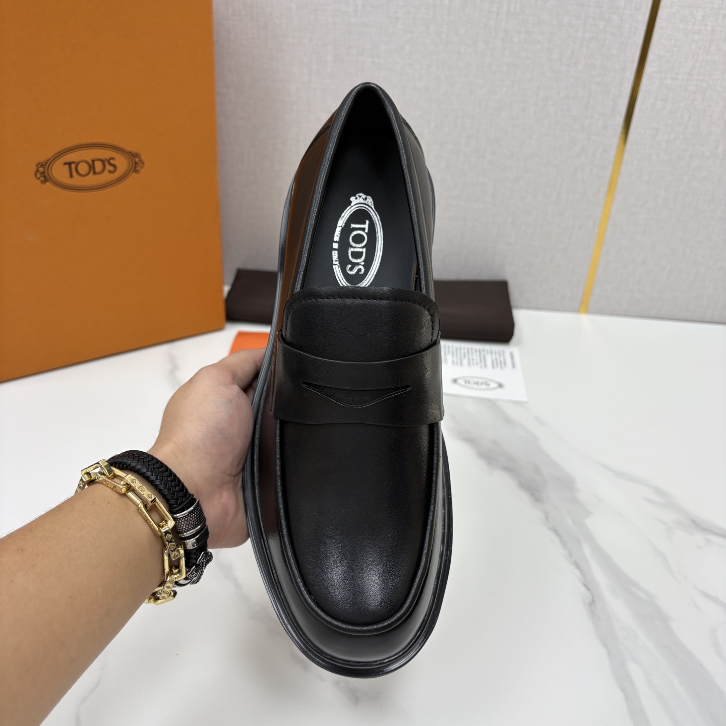 💋💍 TOD*S  托德-斯  新品皮革厚底乐福鞋  官方   6.300  本款乐福鞋以雅致的开边珠亮皮革/进口Nap