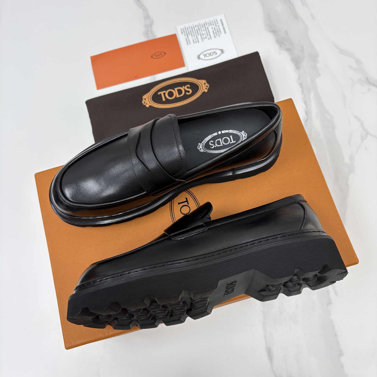 💋💍 TOD*S  托德-斯  新品皮革厚底乐福鞋  官方   6.300  本款乐福鞋以雅致的开边珠亮皮革/进口Nap