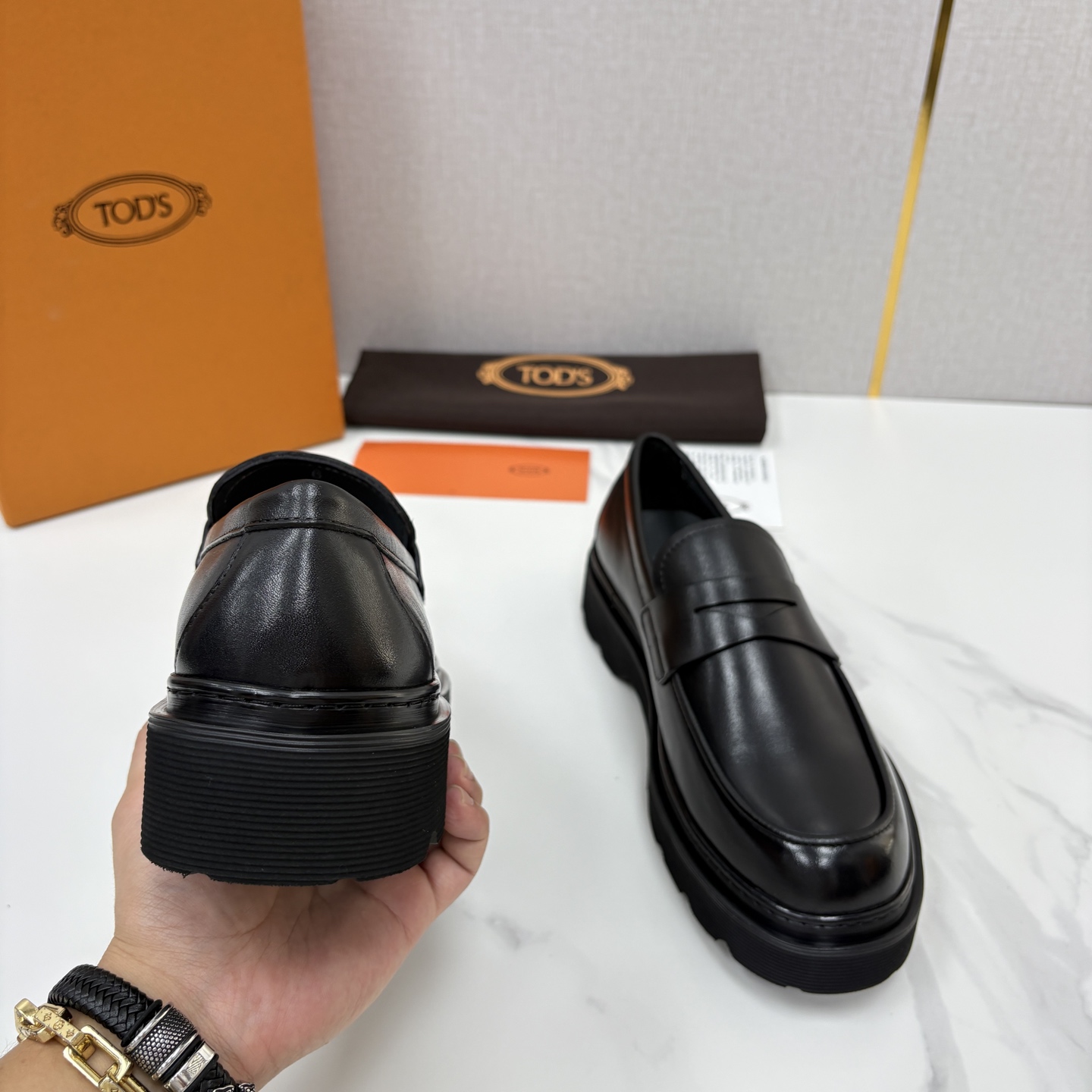 💋💍 TOD*S  托德-斯  新品皮革厚底乐福鞋  官方   6.300  本款乐福鞋以雅致的开边珠亮皮革/进口Nap