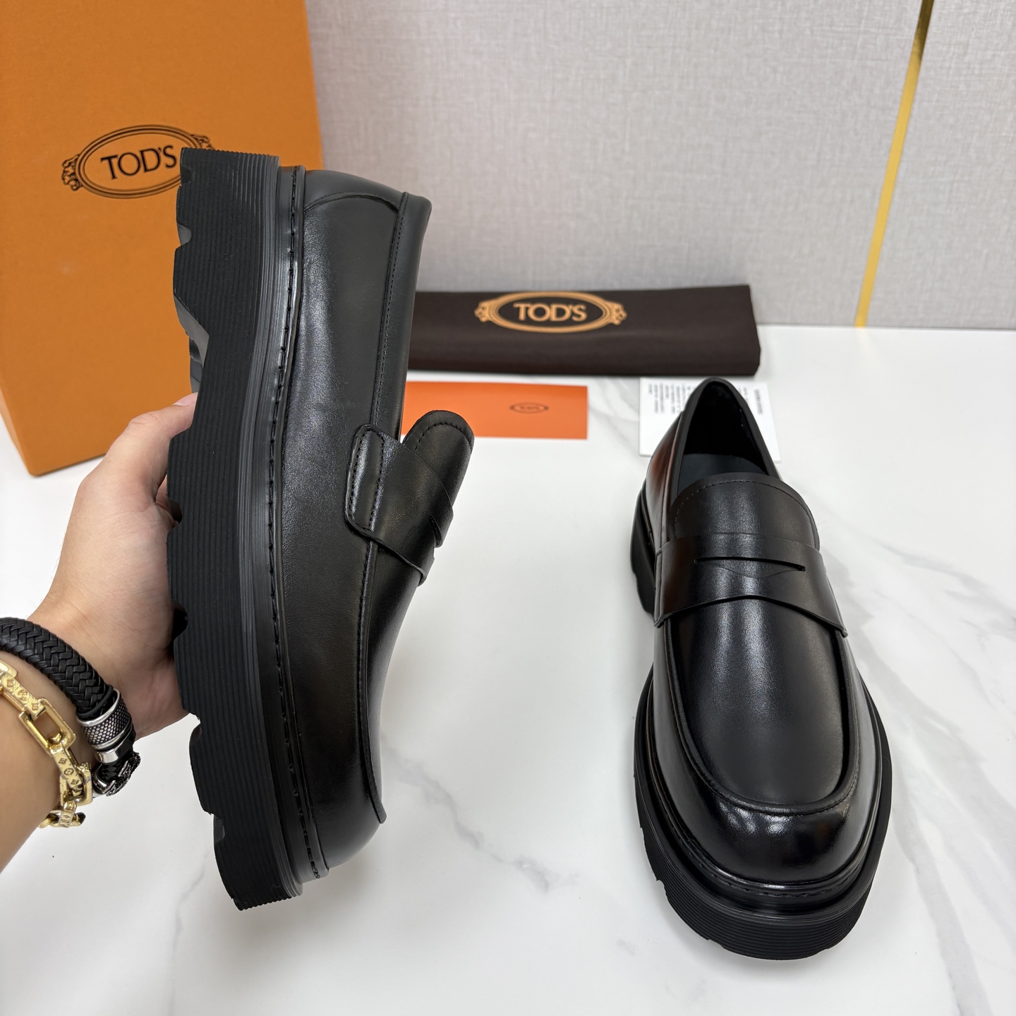 💋💍 TOD*S  托德-斯  新品皮革厚底乐福鞋  官方   6.300  本款乐福鞋以雅致的开边珠亮皮革/进口Nap