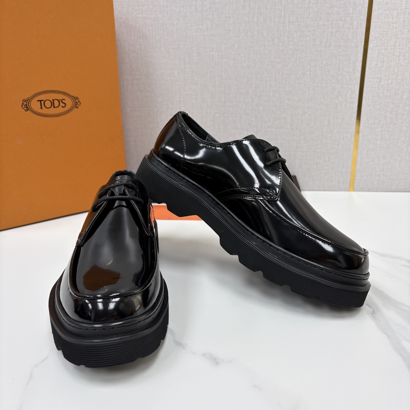 💋💍 TOD*S  托德-斯  新品皮革厚底僧侣德比鞋  官方   6.300  本款乐福鞋以雅致的开边珠亮皮革/进口N