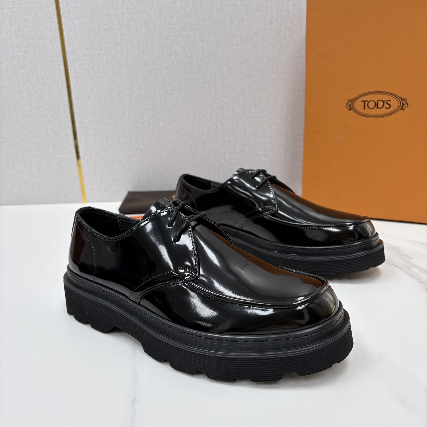 💋💍 TOD*S  托德-斯  新品皮革厚底僧侣德比鞋  官方   6.300  本款乐福鞋以雅致的开边珠亮皮革/进口N