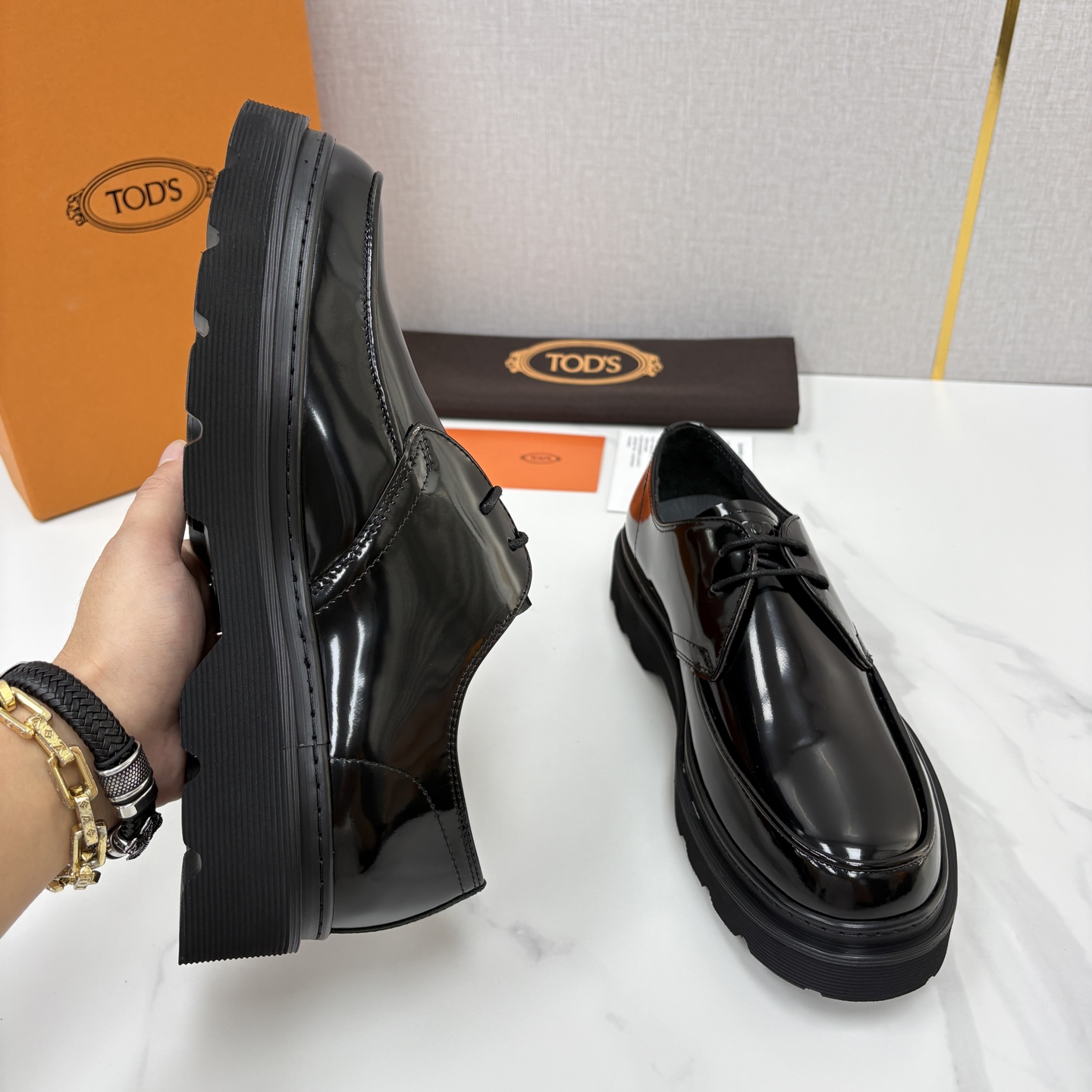 💋💍 TOD*S  托德-斯  新品皮革厚底僧侣德比鞋  官方   6.300  本款乐福鞋以雅致的开边珠亮皮革/进口N