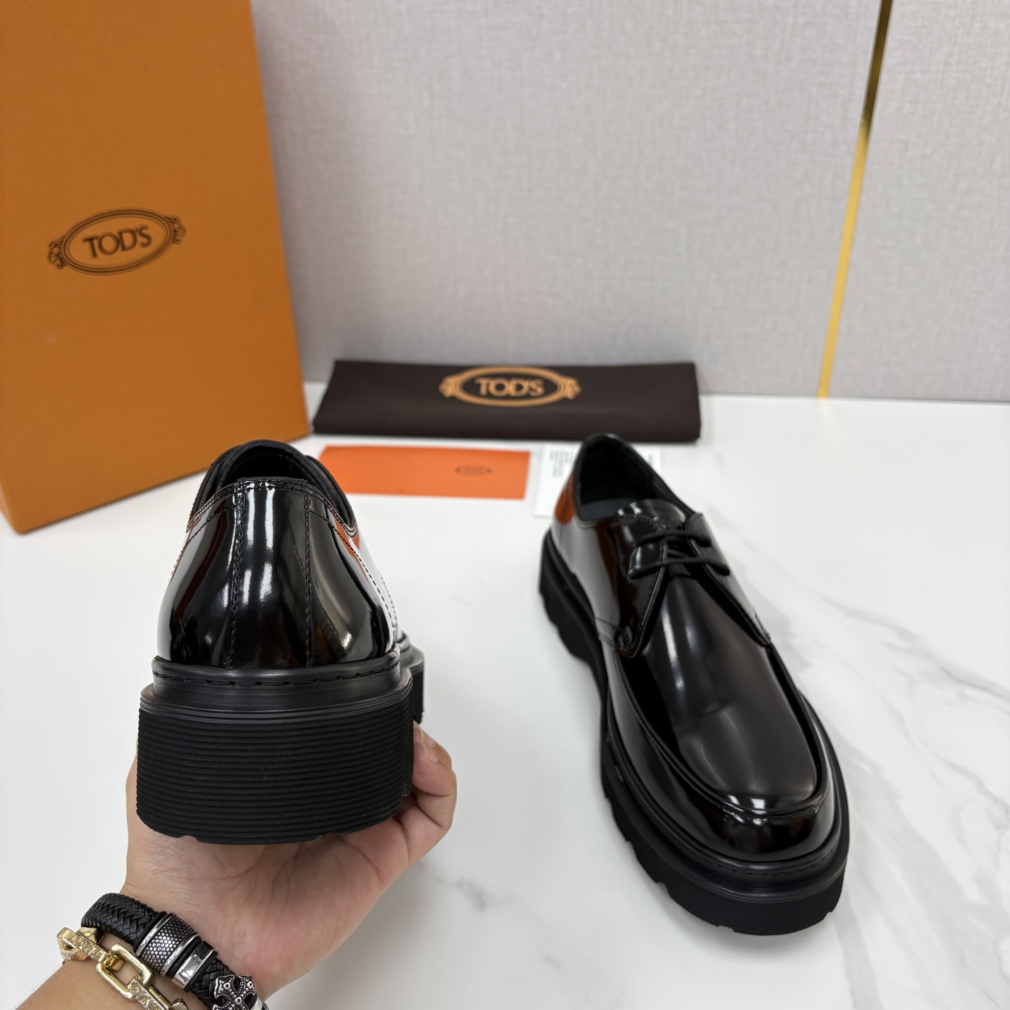 💋💍 TOD*S  托德-斯  新品皮革厚底僧侣德比鞋  官方   6.300  本款乐福鞋以雅致的开边珠亮皮革/进口N