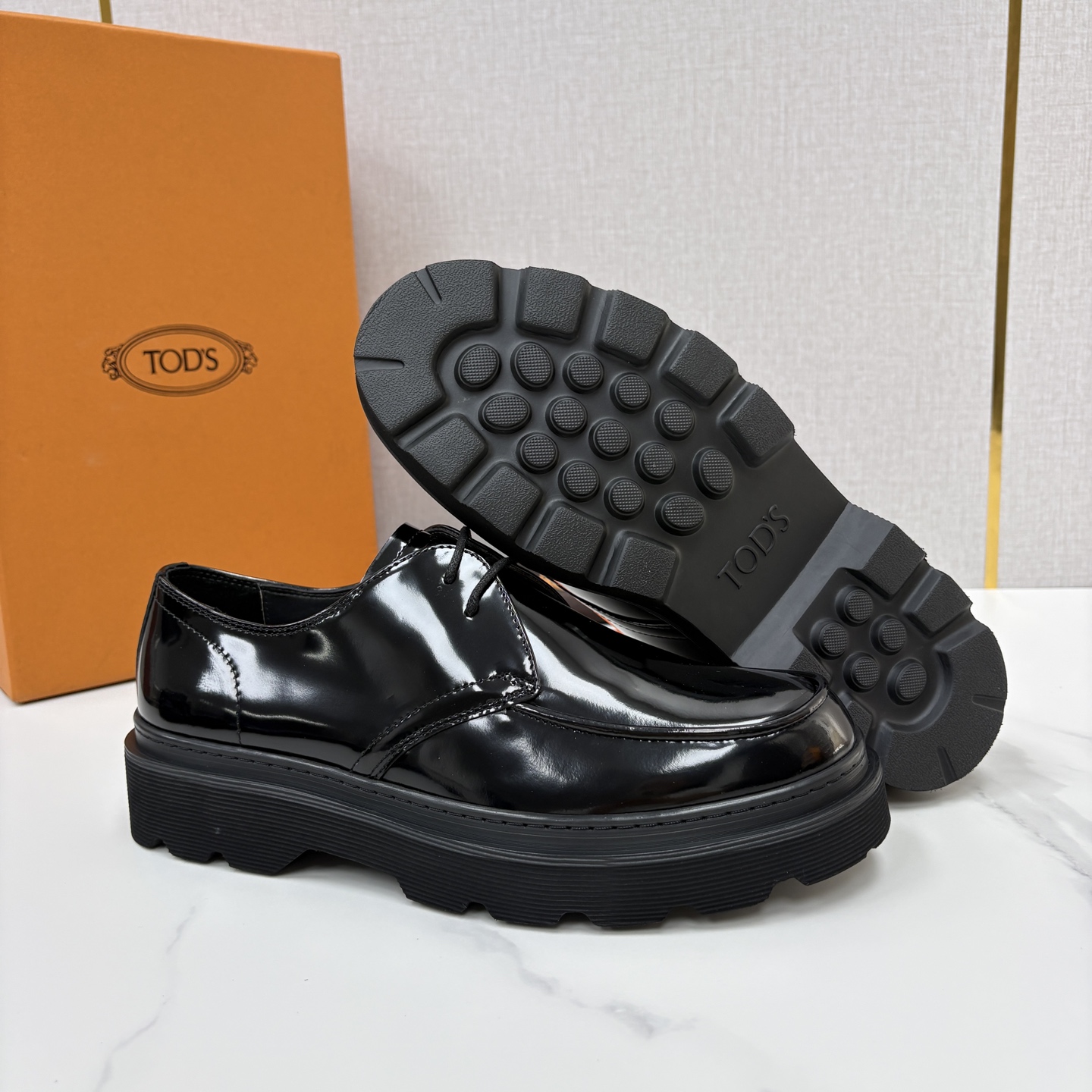 💋💍 TOD*S  托德-斯  新品皮革厚底僧侣德比鞋  官方   6.300  本款乐福鞋以雅致的开边珠亮皮革/进口N