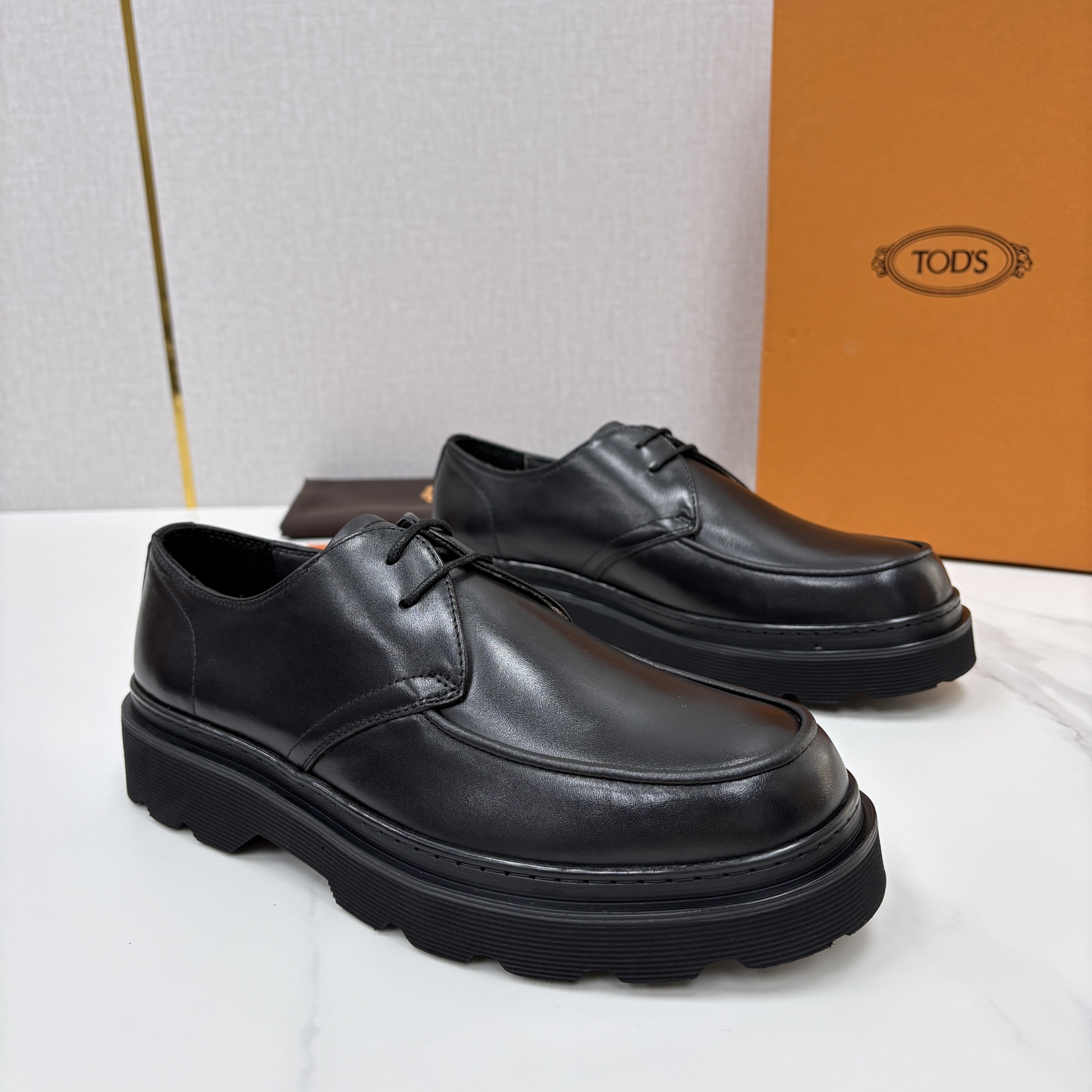 💋💍 TOD*S  托德-斯  新品皮革厚底僧侣德比鞋  官方   6.300  本款乐福鞋以雅致的开边珠亮皮革/进口N