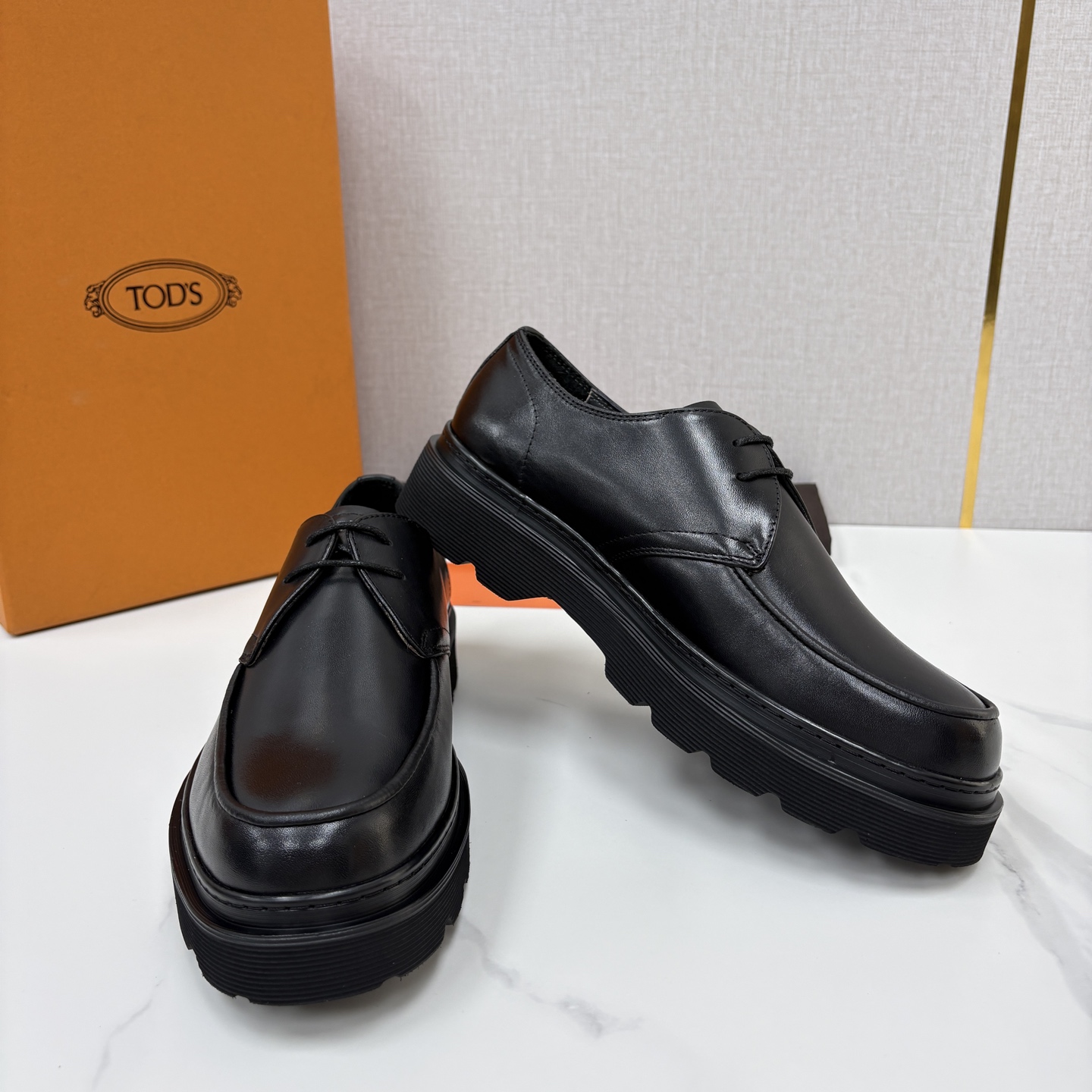 💋💍 TOD*S  托德-斯  新品皮革厚底僧侣德比鞋  官方   6.300  本款乐福鞋以雅致的开边珠亮皮革/进口N