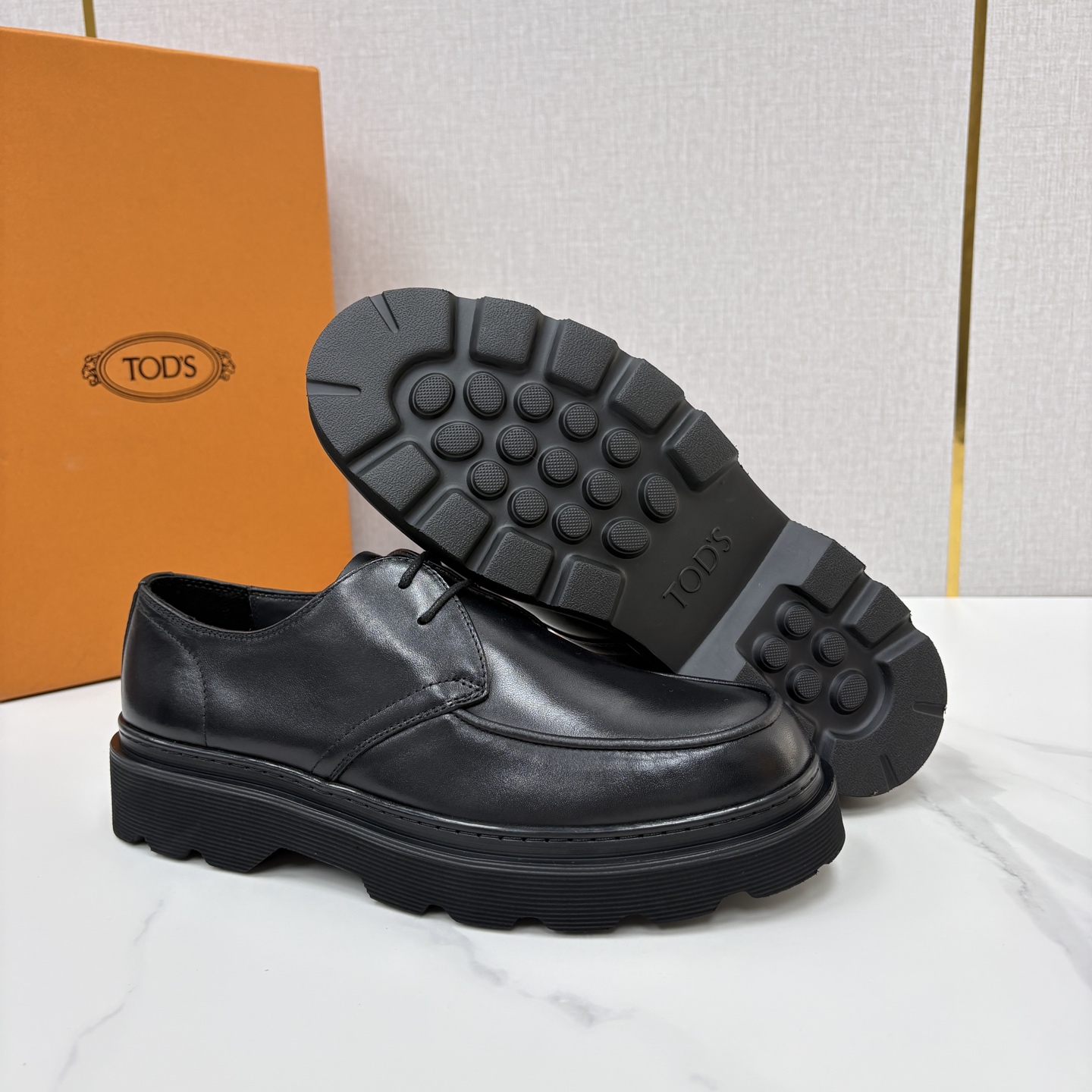 💋💍 TOD*S  托德-斯  新品皮革厚底僧侣德比鞋  官方   6.300  本款乐福鞋以雅致的开边珠亮皮革/进口N