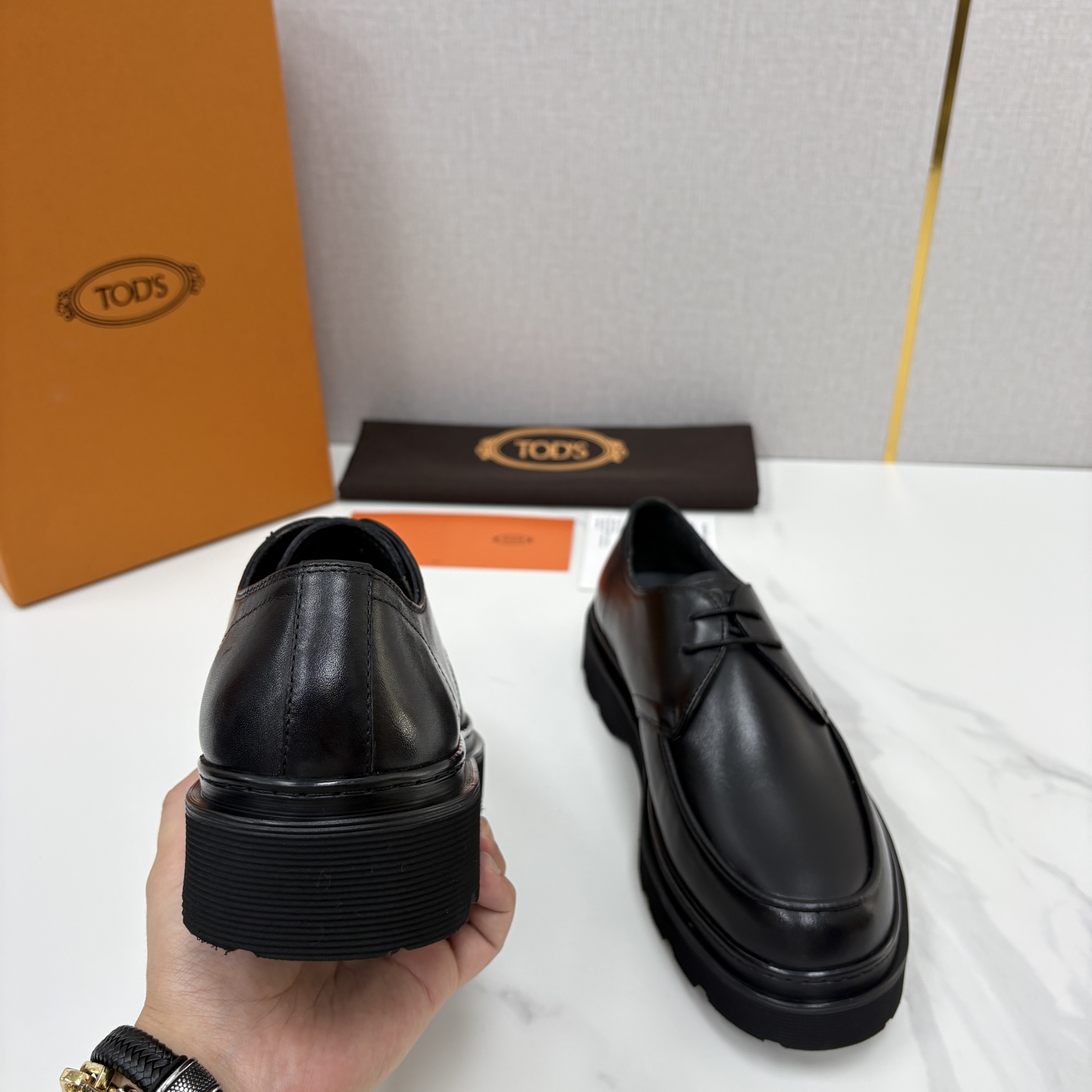 💋💍 TOD*S  托德-斯  新品皮革厚底僧侣德比鞋  官方   6.300  本款乐福鞋以雅致的开边珠亮皮革/进口N