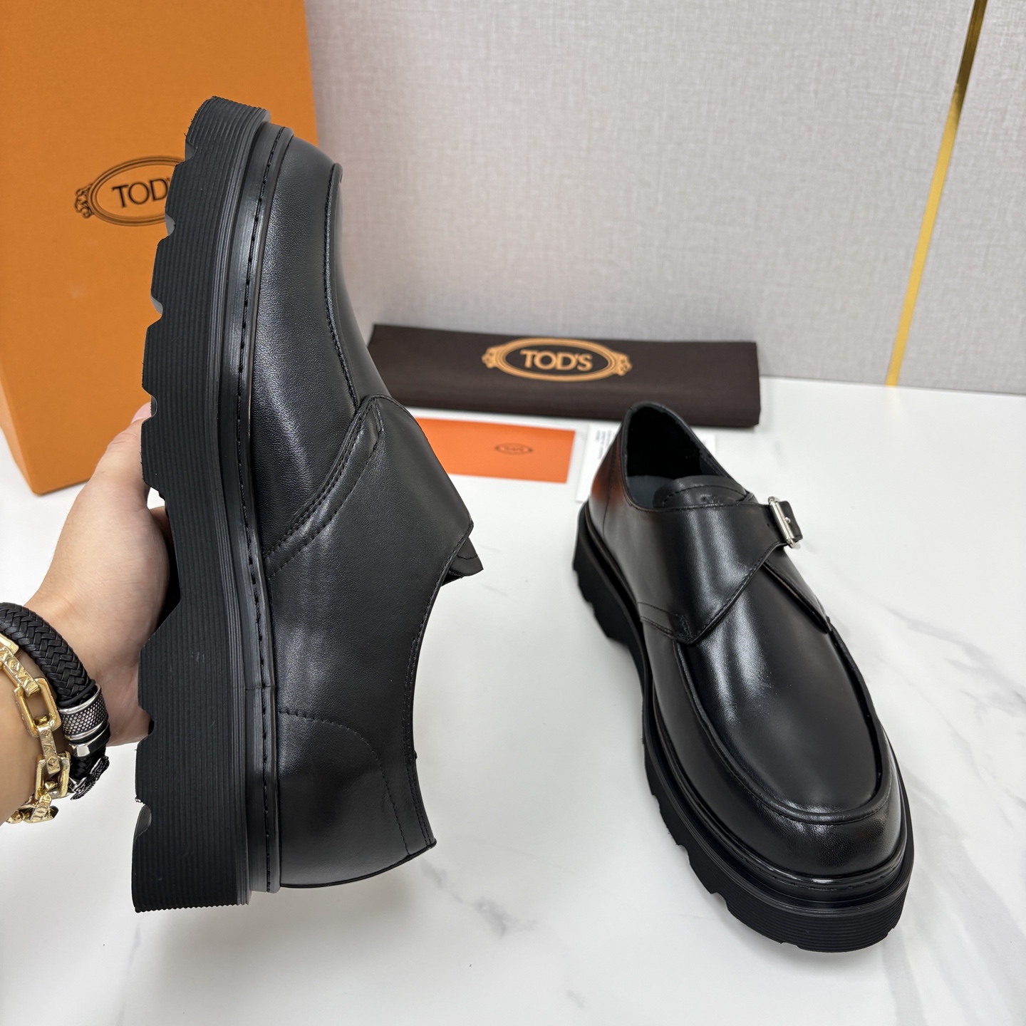 💋💍 TOD*S  托德-斯  新品皮革厚底僧侣德比鞋  官方   6.300  本款乐福鞋以雅致的开边珠亮皮革/进口N