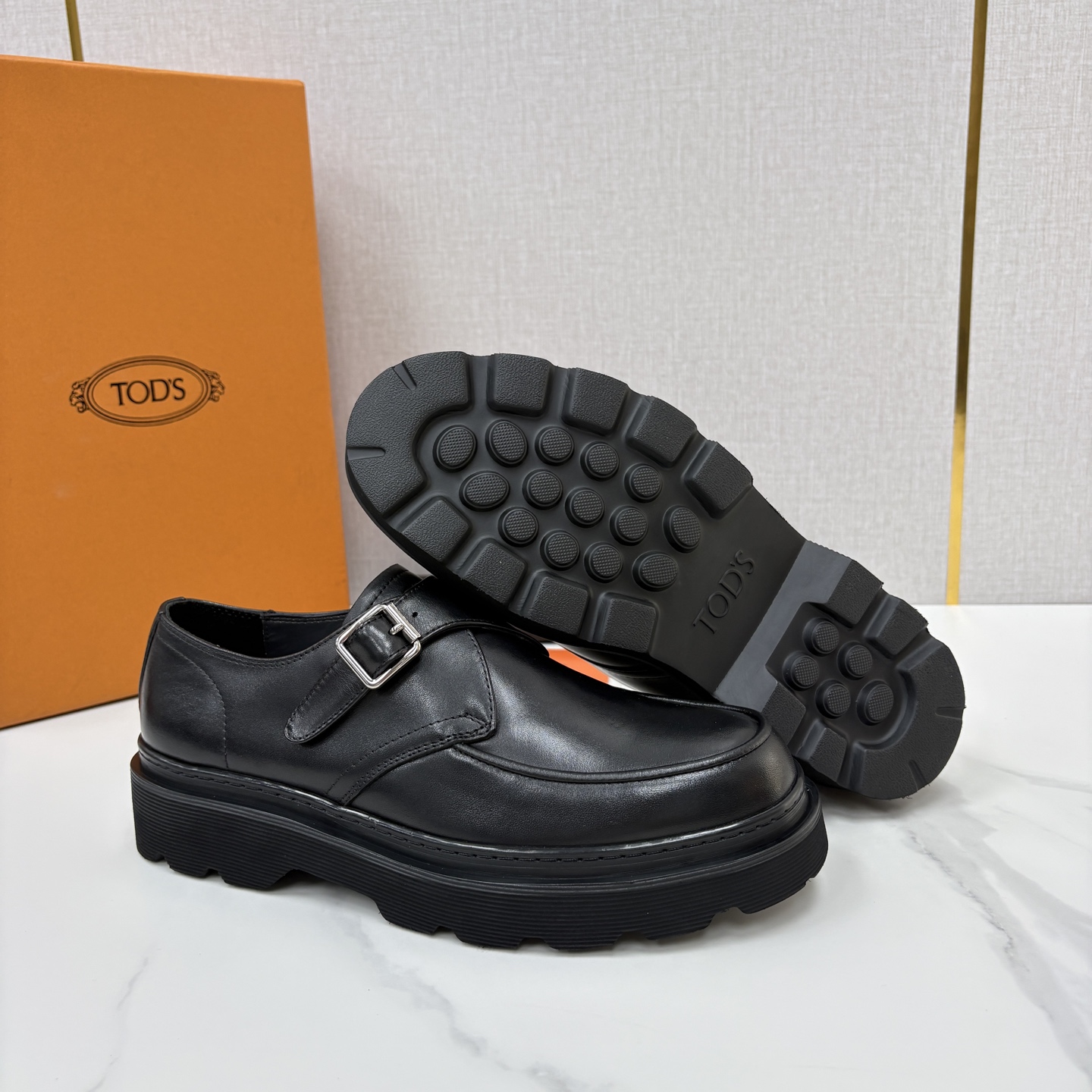 💋💍 TOD*S  托德-斯  新品皮革厚底僧侣德比鞋  官方   6.300  本款乐福鞋以雅致的开边珠亮皮革/进口N
