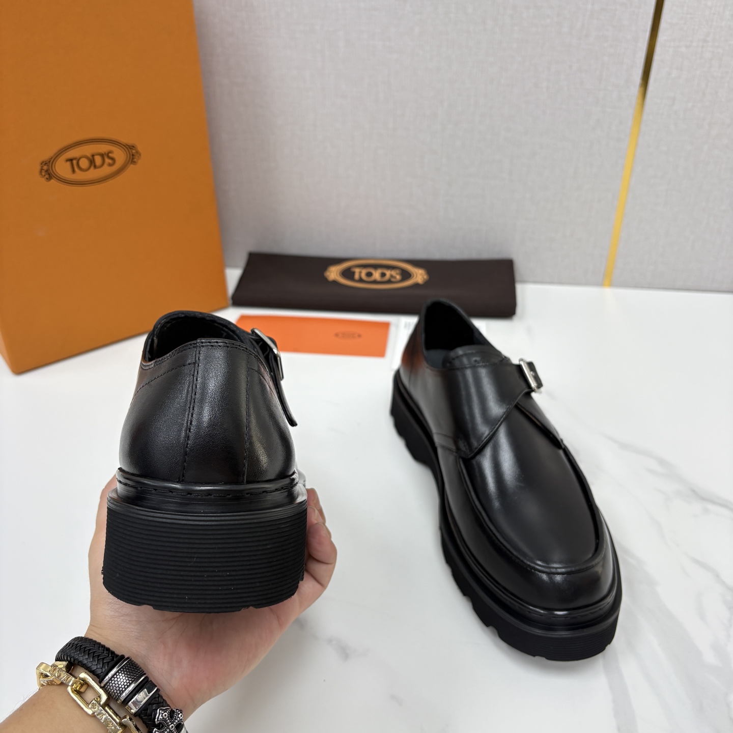 💋💍 TOD*S  托德-斯  新品皮革厚底僧侣德比鞋  官方   6.300  本款乐福鞋以雅致的开边珠亮皮革/进口N