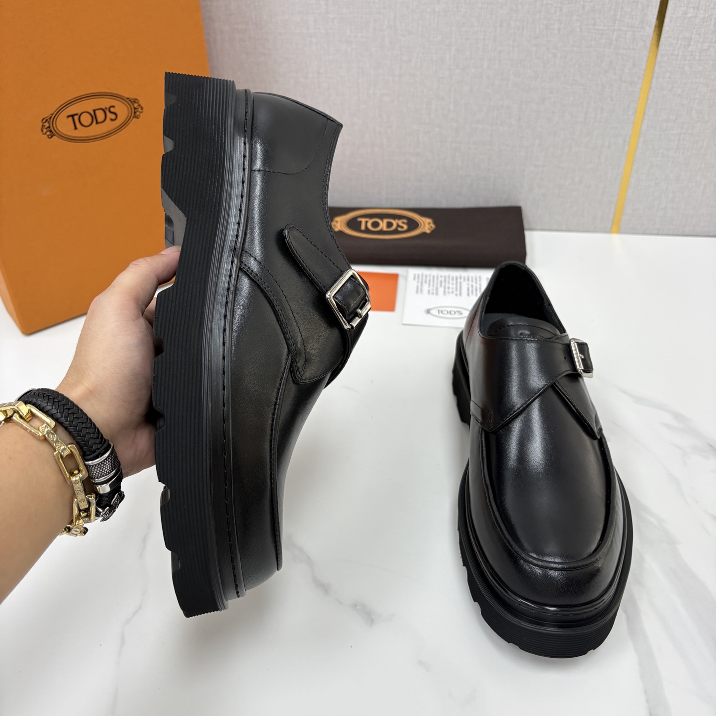 💋💍 TOD*S  托德-斯  新品皮革厚底僧侣德比鞋  官方   6.300  本款乐福鞋以雅致的开边珠亮皮革/进口N