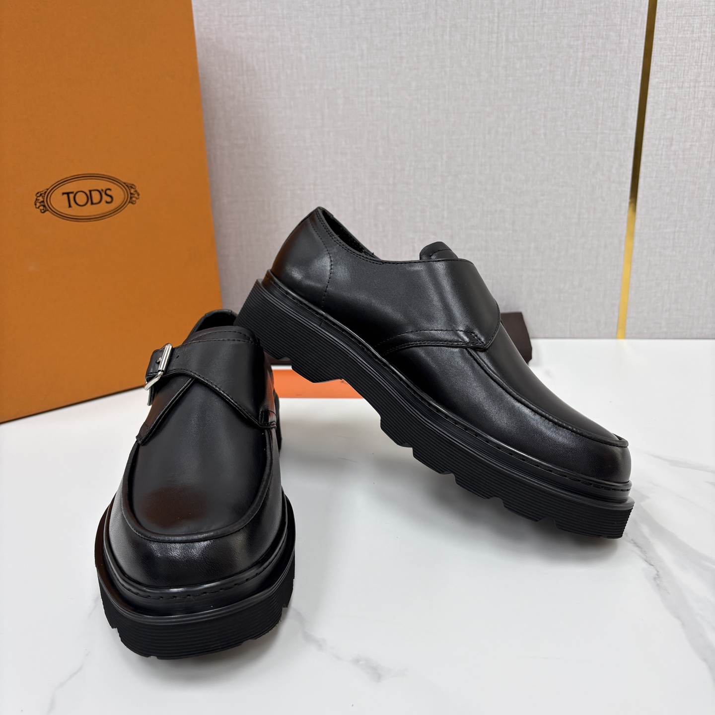 💋💍 TOD*S  托德-斯  新品皮革厚底僧侣德比鞋  官方   6.300  本款乐福鞋以雅致的开边珠亮皮革/进口N